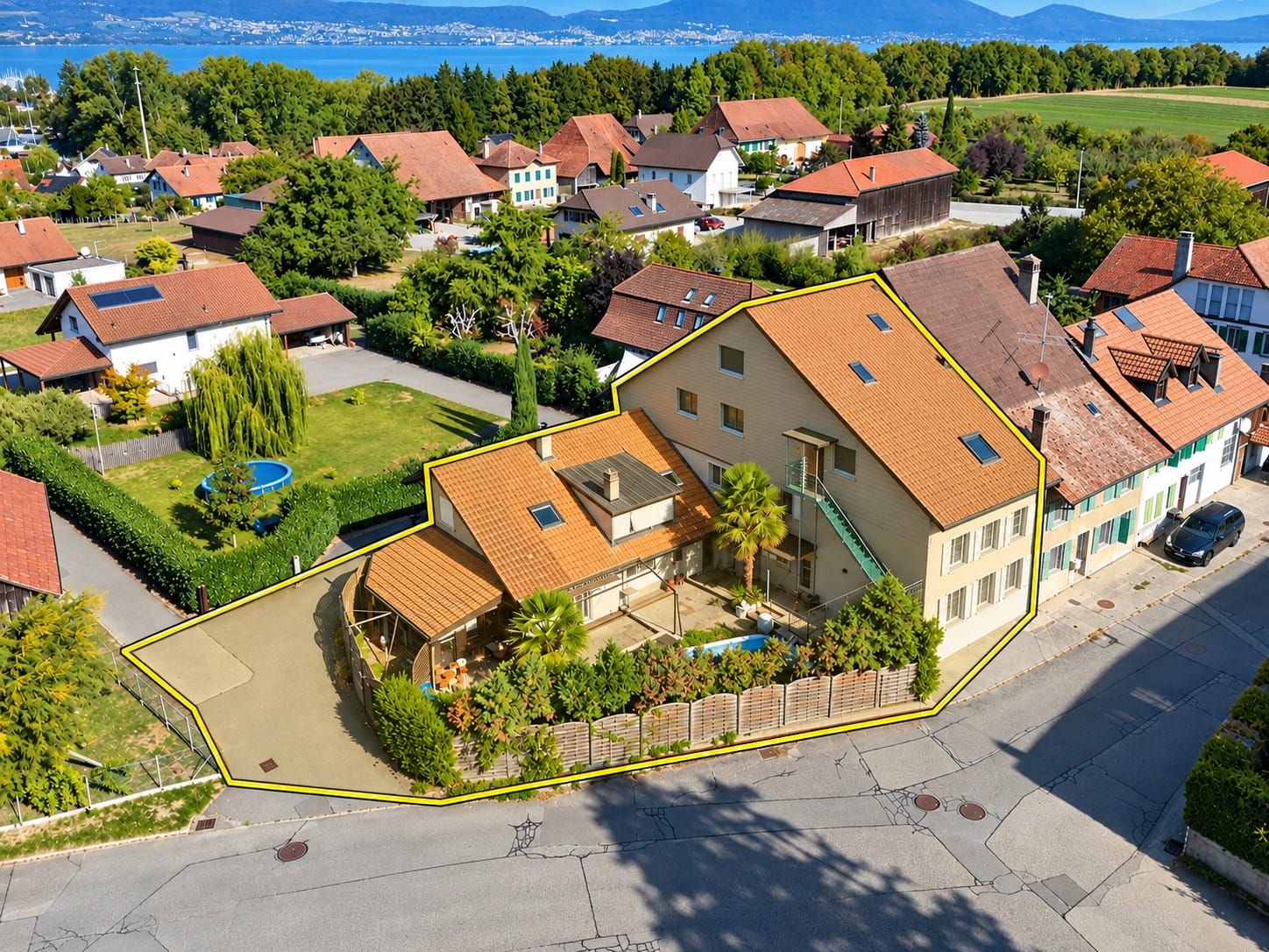 Maison avec trois appartements de rendement à Chevroux, proche du lac