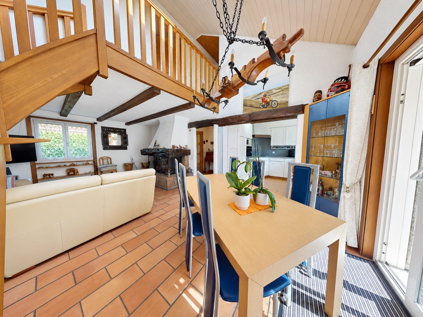 Maison avec trois appartements de rendement à Chevroux, proche du lac
