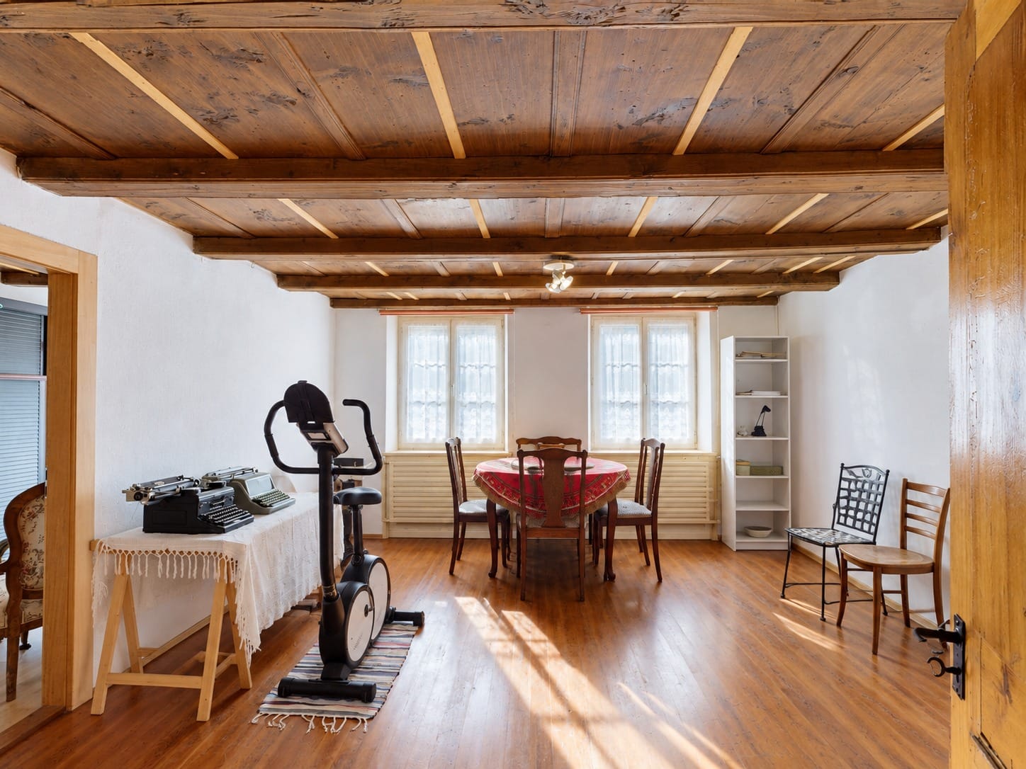 Maison avec trois appartements de rendement à Chevroux, proche du lac
